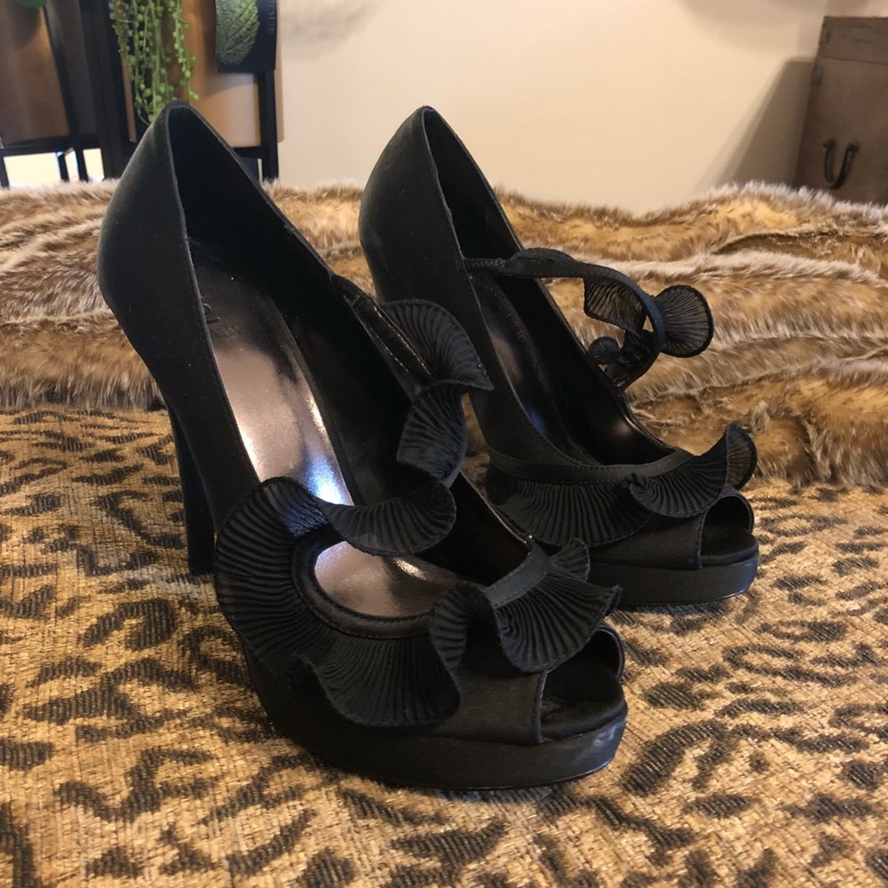 Ruffle detail heels